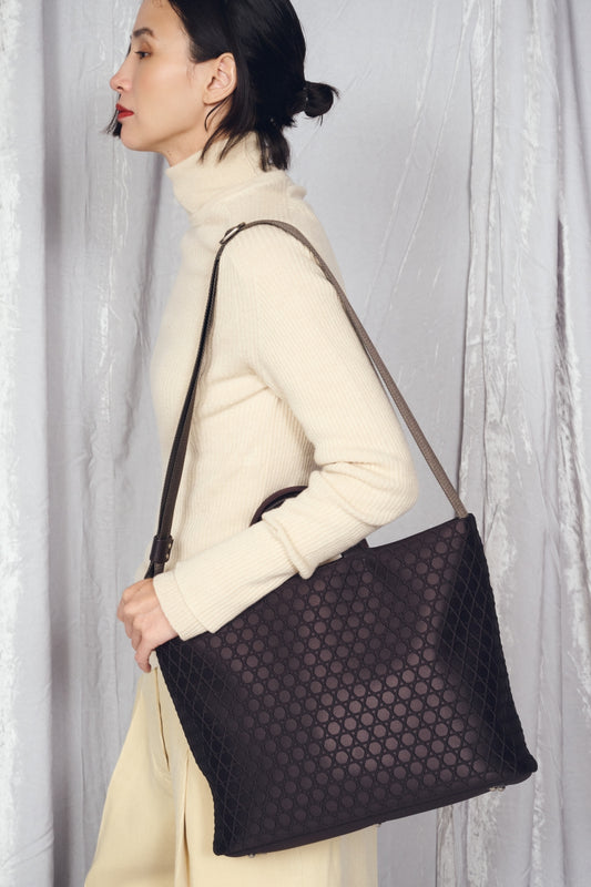 KAGOME PATTERN EMBOSS BONDING SLIM TOTE【031691】