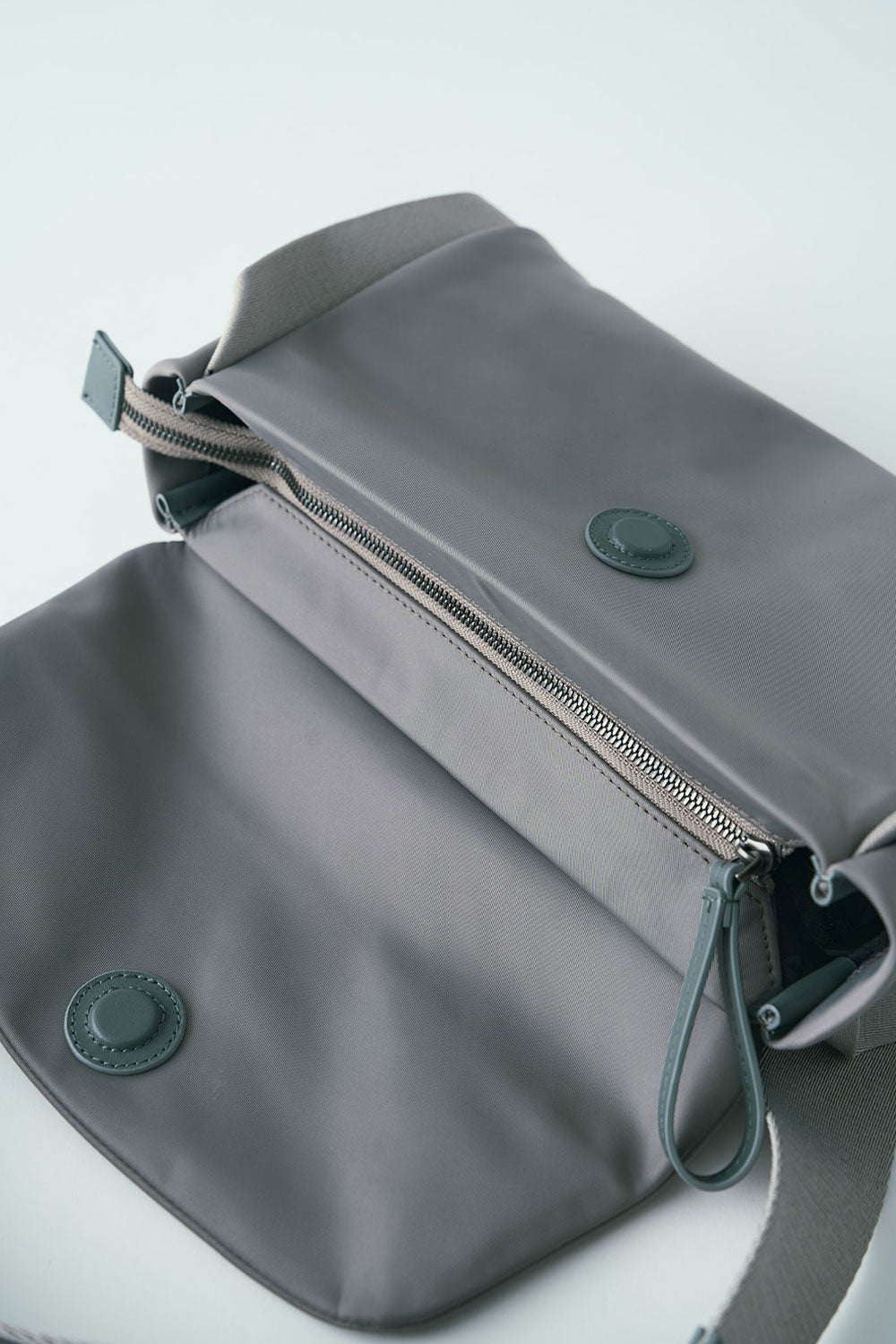 UTILITY MINIMAL NYLON CROSSBODY BAG【031678】 – LAQUOH