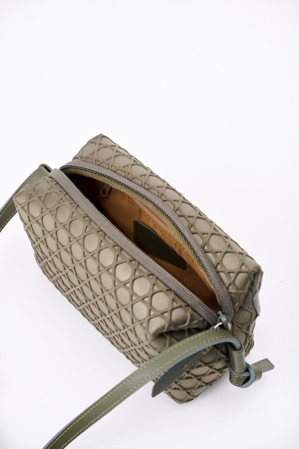 SALE30％OFF】SHOULDER BAG KAGOME EMBOSS BONDING NANO【031739