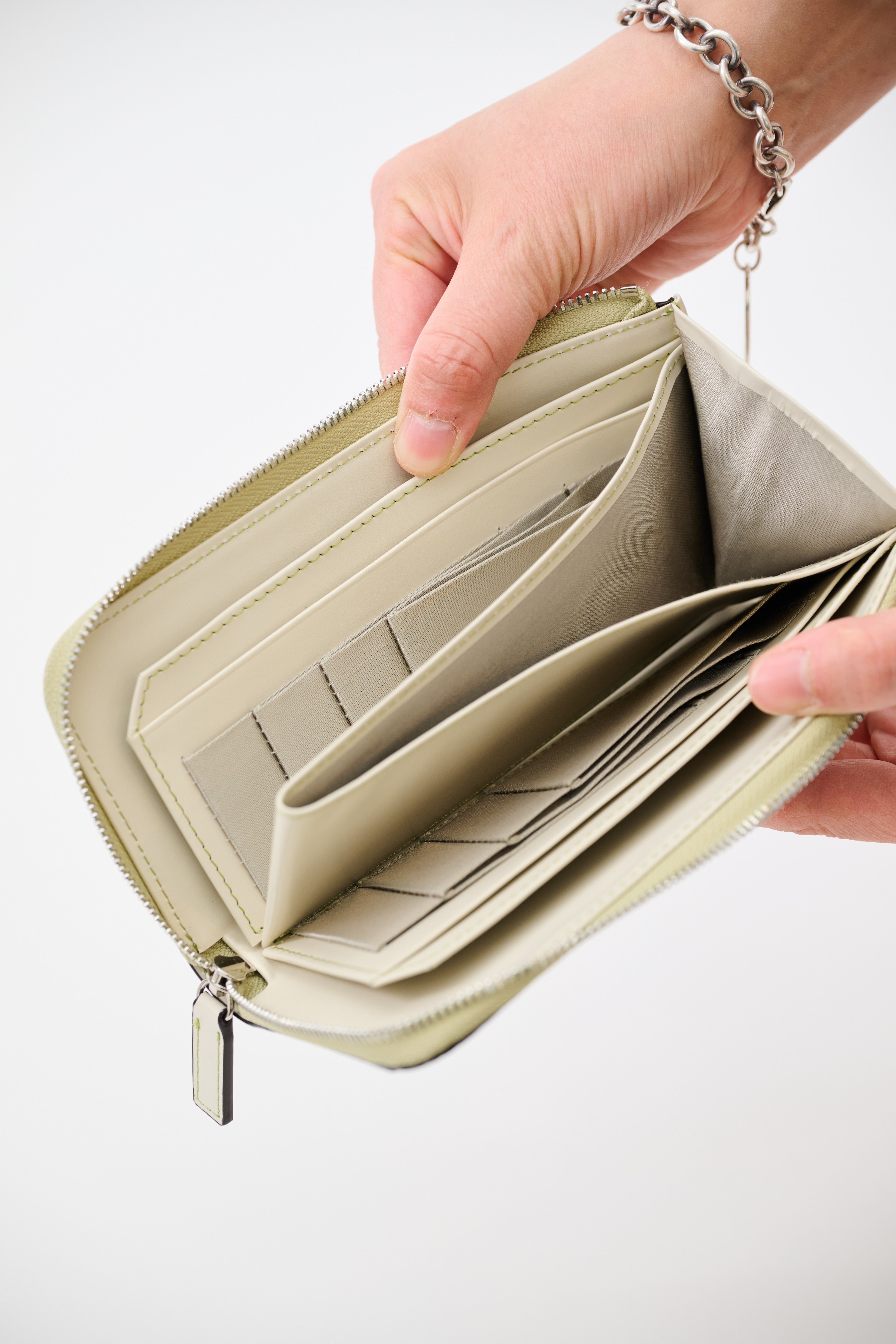 NEW IN｜Karesansui Emboss Leather L-Zip Wallet 【031821】 – LAQUOH