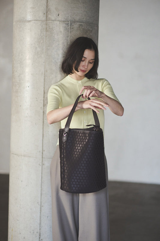 BUCKET BAG  KAGOME PATTERN EMBOSS BONDING【 031675】