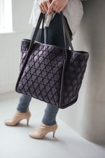 BEST SELLERS No.1 ｜TOTE BAG KAGOME LARGE PATTERN EMBOSS BONDING  (L)【031736】