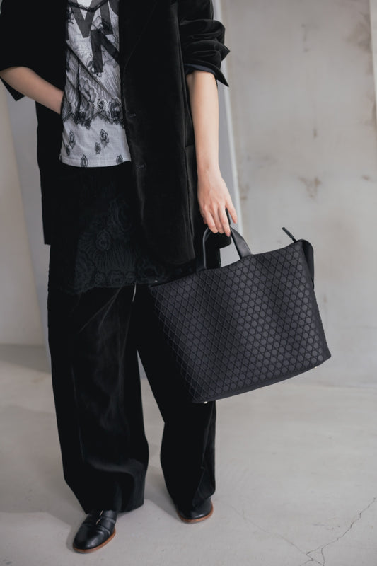 SLIM TOTE BAG  KAGOME EMBOSS BONDING【031691】