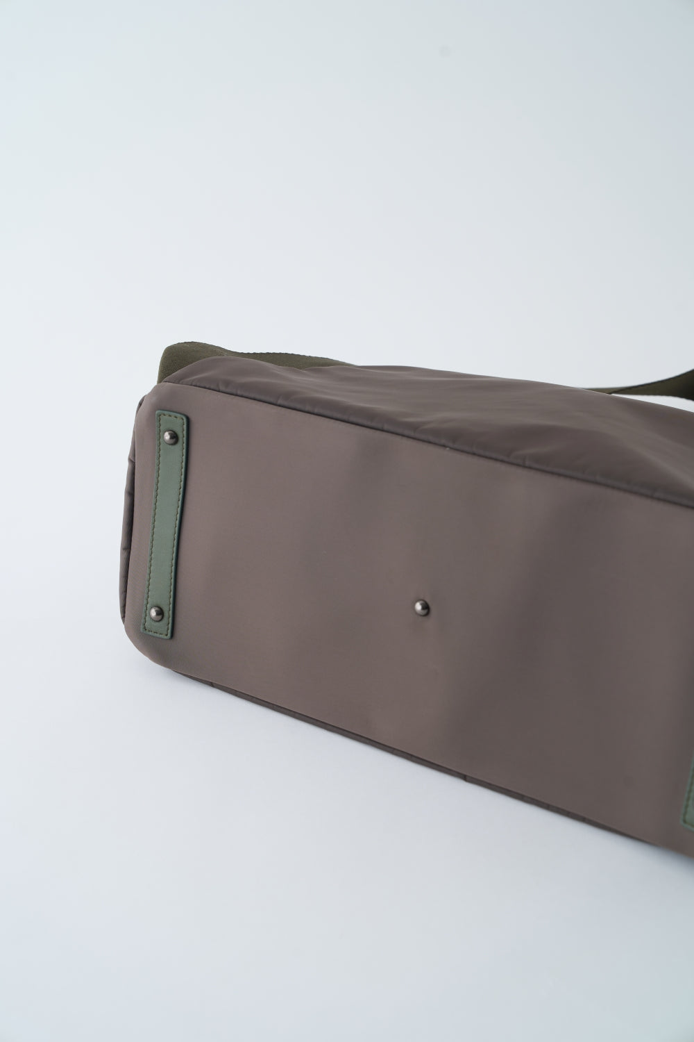 UTILITY MINIMAL NYLON TOTE (M)【031639】 – LAQUOH