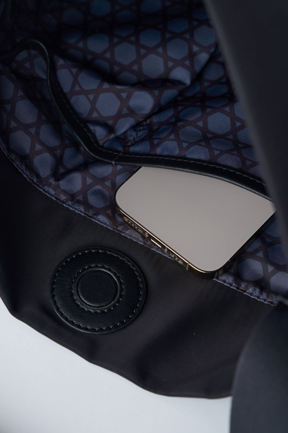 セール30%オフ】UTILITY MINIMAL NYLON ONE SHOULDER (S)【031600